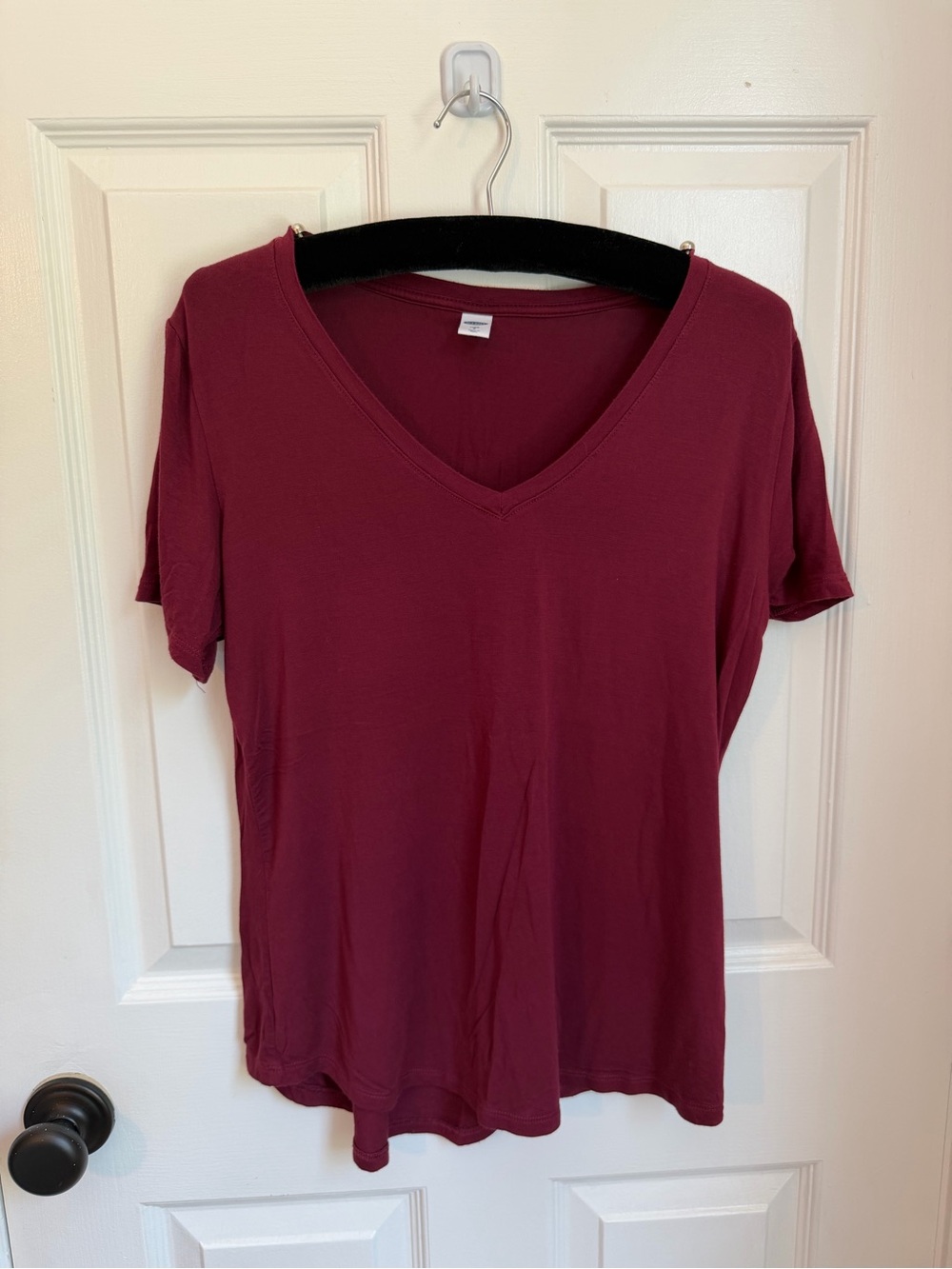 Old Navy Women's SOFT and Breathable Luxe Short-Sleeve V-Neck Tee in Wine, Sm